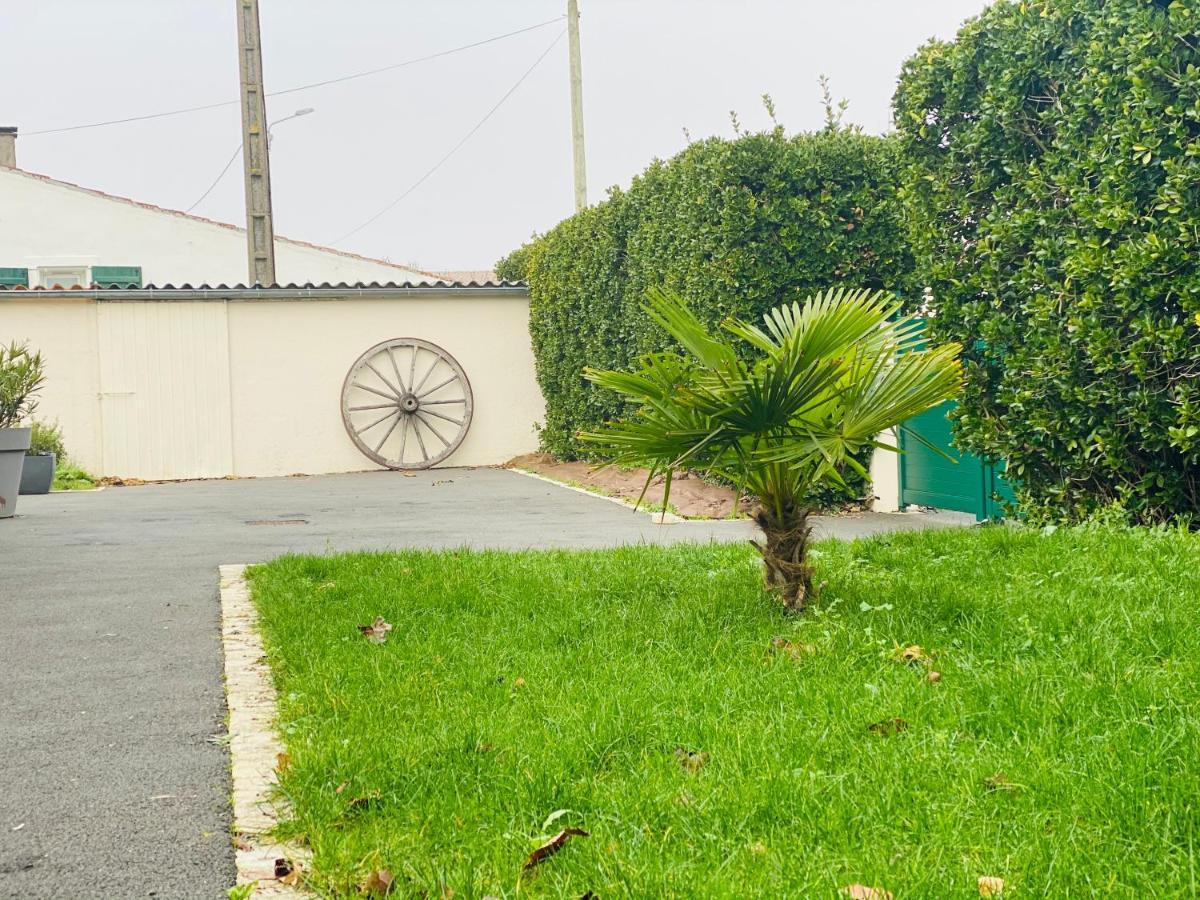 Maison de campagne Chez Trabou et Loulou 20 min de La Rochelle Aigrefeuille-dʼAunis Extérieur photo